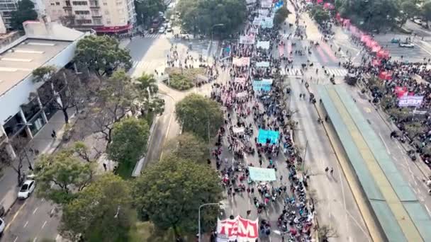 Tüntetők Tüntetnek Tömegben Julio Avenue Buenos Aires Drón — Stock videók