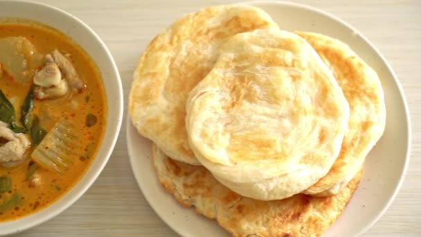 Chicken Curry Suppe Mit Roti Oder Naan Mit Chicken Tikka — Stockvideo