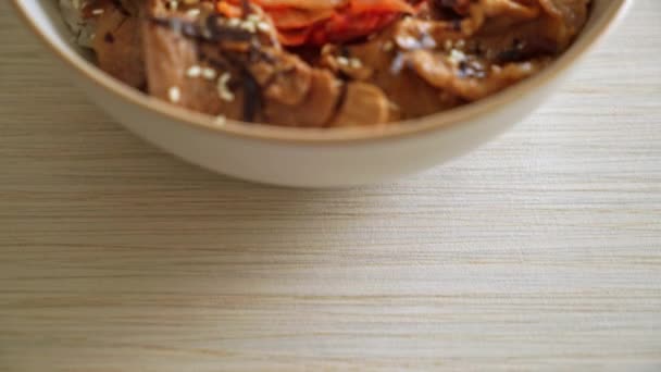 Bol Riz Bulgogi Porc Avec Kimchi Oeuf Coréen Mariné Style — Video