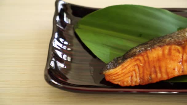 Friptură Somon Grătar Sos Soia Farfurie Stil Alimentar Japonez — Videoclip de stoc
