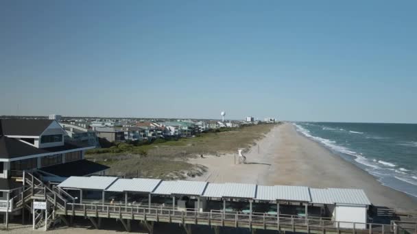 Crystal Pier Wrightsville Beach Dynamic Low Aerial Outwards — Vídeo de Stock