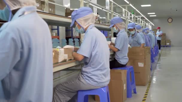 Labor Workers Blue Uniform Working Assembly China Factory — Video Stock