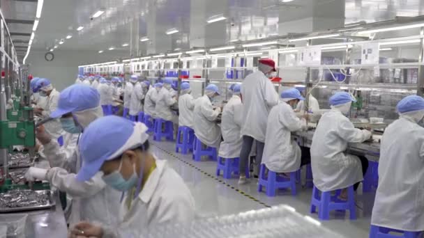 Labor Workers White Uniform Working Production Shenzhen Factory — Video Stock