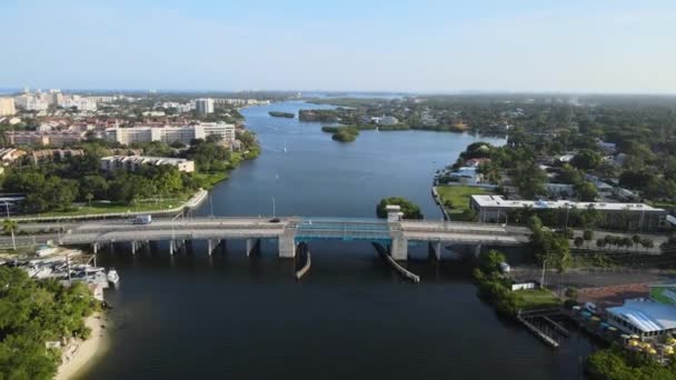 Volando Dron Sobre Puente Levadizo Vía Intercostal Florida Puente Encuentra — Vídeos de Stock