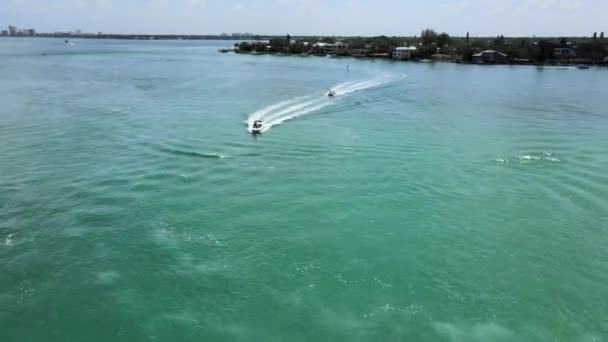 Flying Ocean Beach Background Camera Passes Water Several Boats Cross — Vídeo de Stock