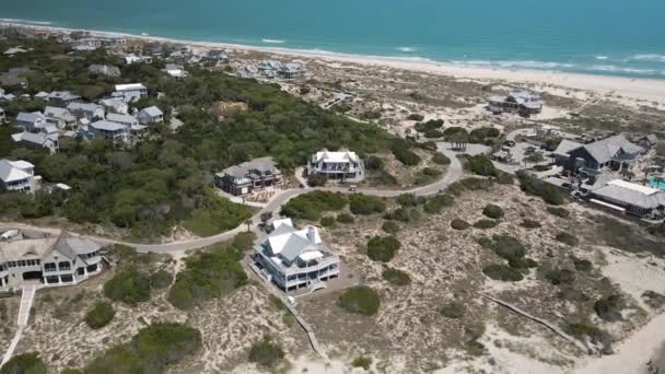 Bald Head Island Beachfront Properties Wide Aerial Ascending Two Story — Stock Video