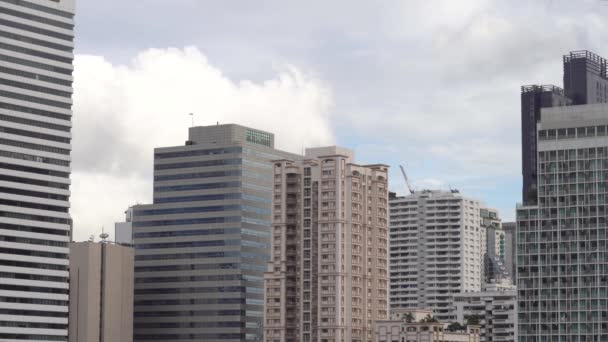 Wolken Beweging Lucht Achter Stedelijke Megalopolis Gebouw Wolkenkrabber — Stockvideo