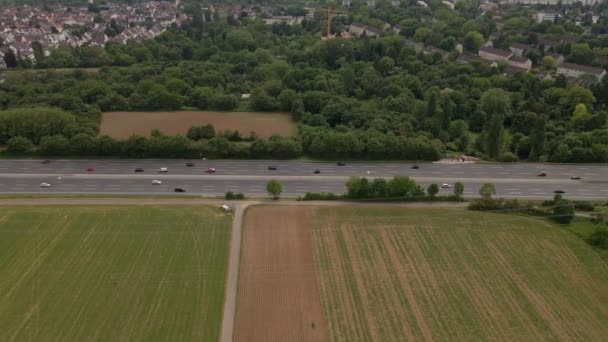 Многочисленные Автомобили Грузовики Едут Автобану A66 Франкфурт Майне Германия Воздушный — стоковое видео
