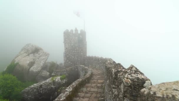 Nsanlar Moors Kalesi Nin Gözetleme Kulesi Tırmanırken Tüm Bölge Eerie — Stok video