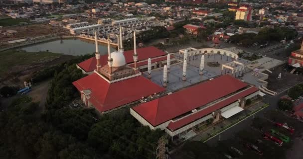 Drone Circundante Disparo Gran Mezquita Java Central Majt Por Tarde — Vídeos de Stock