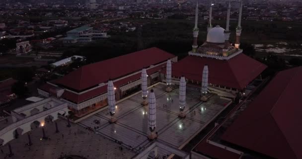 Cirkel Drone Shot Van Grote Moskee Van Midden Java Majt — Stockvideo