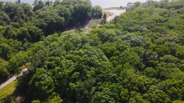 Gimbal Enfoque Desde Parque Los Paneles Solares Cercanos — Vídeo de stock