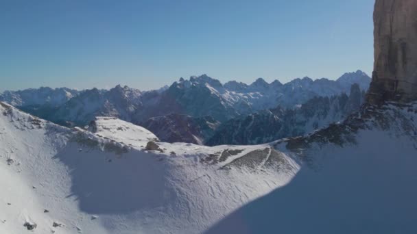 Sierra Tre Cime Blanca Cubierta Nieve Vista Aérea Del Tirol — Vídeos de Stock