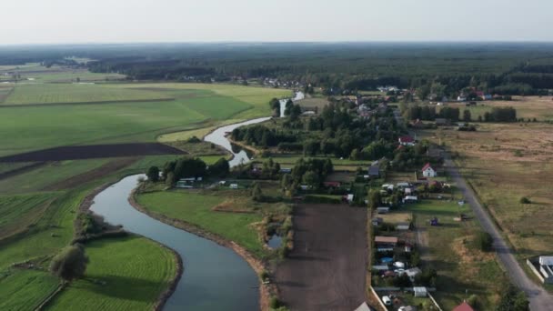 Aerial Landsbygd Solnedgång Skott Liten Kurvig Flod Som Drivs Liten — Stockvideo