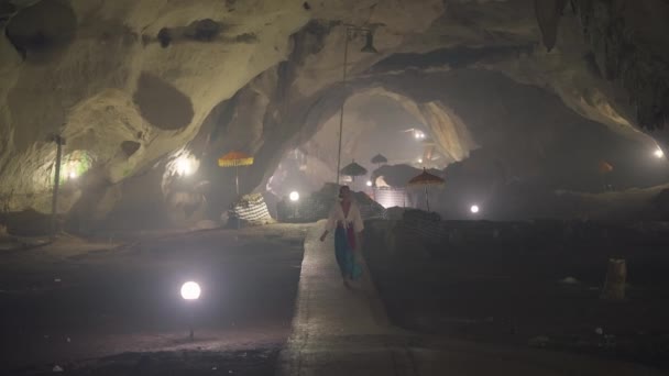 Woman Wearing Traditional Sarong Walking Magical Pura Goa Giri Cave — Video Stock