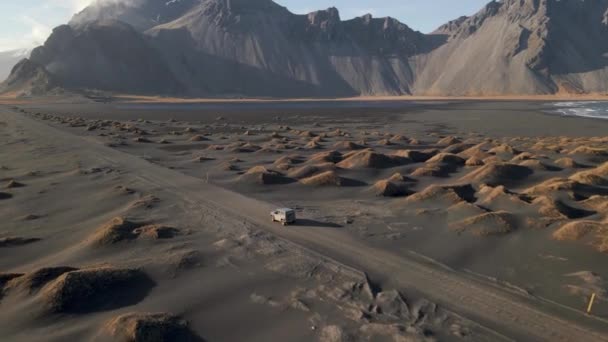 Auto Rijden Stokksnes Zwart Strand Zuid Oost Ijsland — Stockvideo