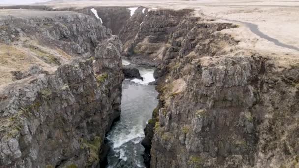 Kolugljufur Canyon Vízeséssel Észak Izlandon — Stock videók