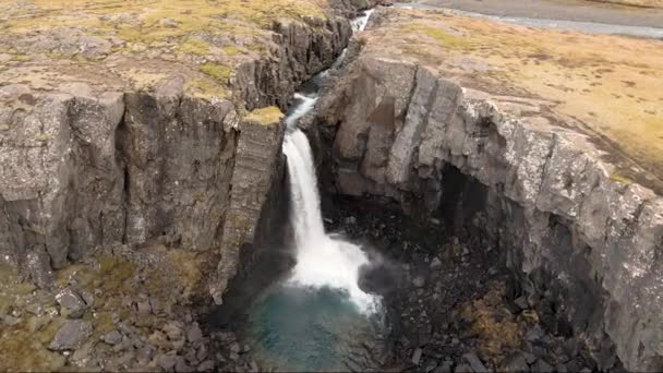 Wodospad Folaldafoss Wschodniej Islandii — Wideo stockowe