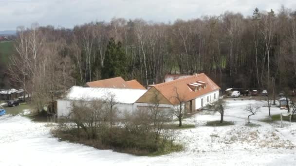 Bauernhaus Baumhain Frühwinterlicher Landschaft Drohne — Stockvideo