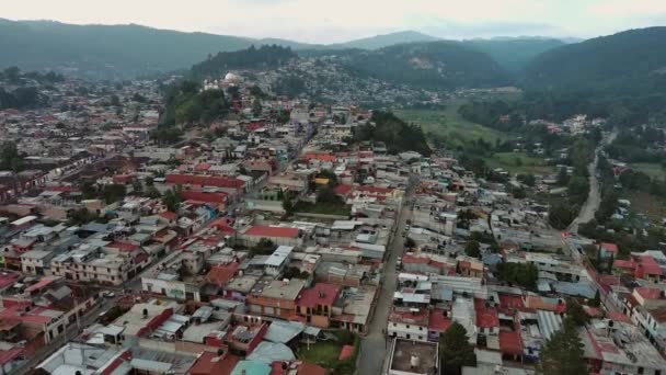 Aerial Houses View San Cristobal Las Casas Chiapas Green Mountains — ストック動画