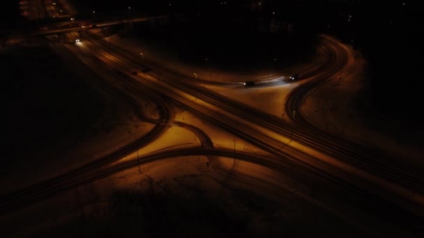 Antenn Två Bilar Motorvägen Natten Vintern Strålkastare — Stockvideo