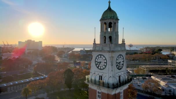 Закрытие Воздушной Дуги Вокруг Английской Башни Torre Monumental Восходе Солнца — стоковое видео
