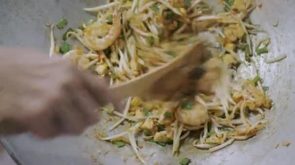 Vaření Fry Pad Thai Kuchyni Slavné Pouliční Jídlo Thajska — Stock video