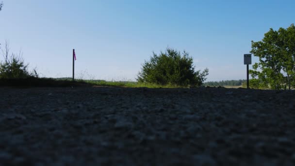 Nog Steeds Nemen Van Grond Van Een Parkeerplaats — Stockvideo