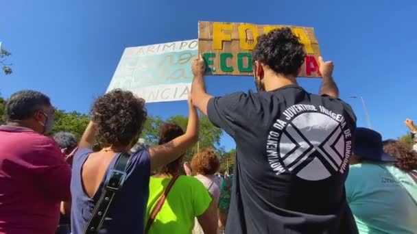 Una Masa Manifestantes Contra Los Asesinatos Las Zonas Amazónicas Brasil — Vídeo de stock