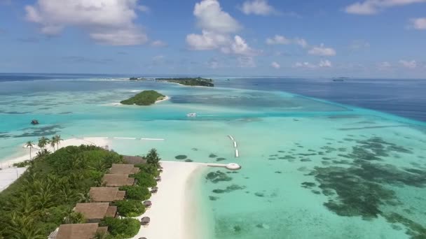 Drone Syuting Perahu Berlayar Antara Pulau Maladewa Full — Stok Video