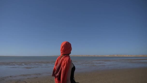 Sétálni Nayla Lagúna Marokkóban — Stock videók