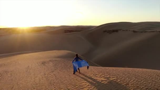 Fast Drone Shot Someone Walking Middle Sahara Desert Morocco Sunset — Stock Video