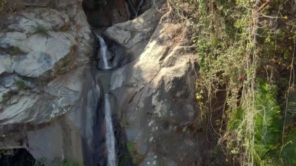 Steep Rocky Mountain Tropical Forest Cascade Cascada Yelapa Jalisco Mexico — Stockvideo