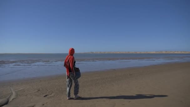 Caminhando Longo Costa Lagoa Nayla Marrocos — Vídeo de Stock