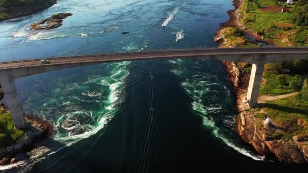 Vista Aérea Los Coches Que Conducen Sobre Puente Salstraumen Bodo — Vídeo de stock