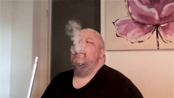 Klasik Film Süper Man Smoking Shisha Pipe Hubble Bubble — Stok video
