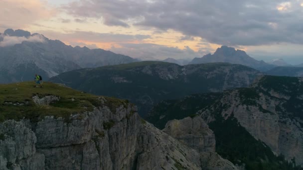 Hikers Climbing Stunning Grass Topped Tre Cime Mountain Range Aerial — Video Stock