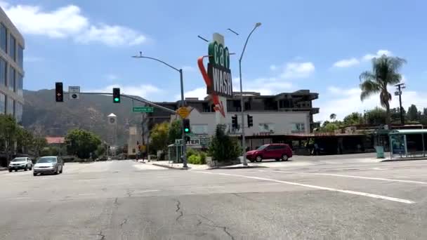 Driving Historic Car Wash Logo Water Tower Warner Bros Studios — Video