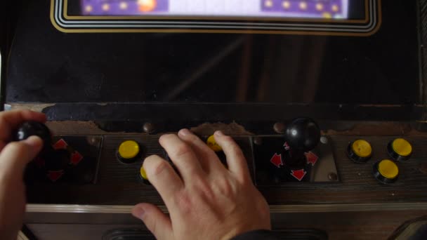 Top View Man Playing Video Game Vintage Retro Arcade Machine — Video Stock