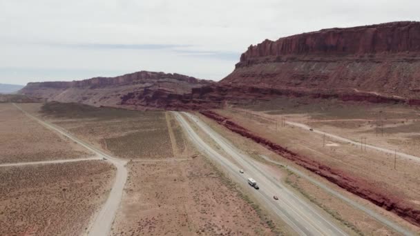 Interstate Highway Road Tall Desert Cliffs Southwest Utah Desert Moab — ストック動画