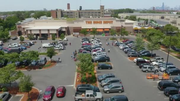Busy Home Depot Parking Lot Hot Summer Day Beautiful Orbiting — Stockvideo