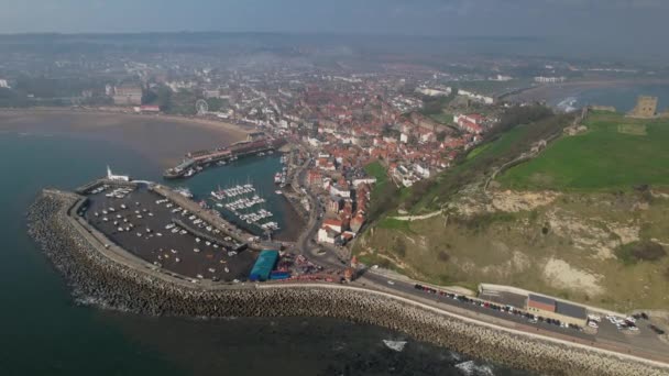 Resort Town Scarborough Met Scarborough Castle Marina Scenic Promenade Engeland — Stockvideo