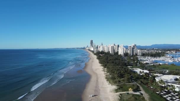 Modern Coastal Township Rises Stretch Pristine Beach Area Close Urban — Stock video