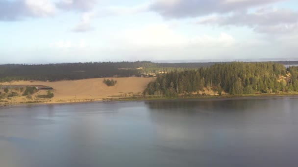 Národní Rekreační Oblast Oregon Dunes Dron Letí Přes Záliv — Stock video