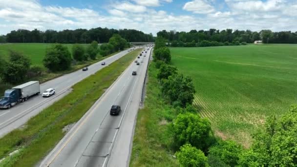 Welcome Pennsylvania Sign Maryland Border Aerial Rising Shot Traffic Route — Vídeos de Stock