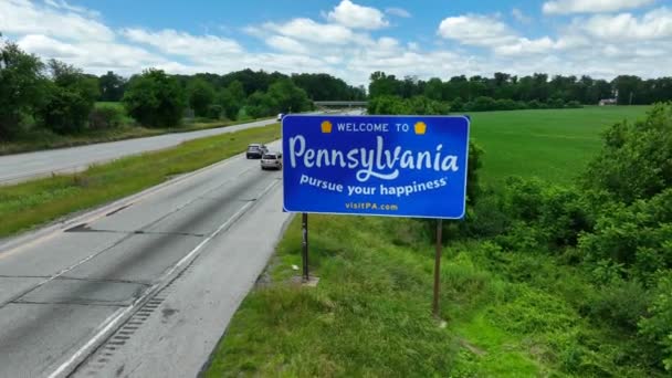 Welcome Pennsylvania Pursue Your Happiness Welcome Sign Border Maryland Aerial — Vídeo de stock