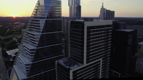 Vista Aérea Alrededor Torre Google Puesta Sol Austin Órbita Tiro — Vídeos de Stock