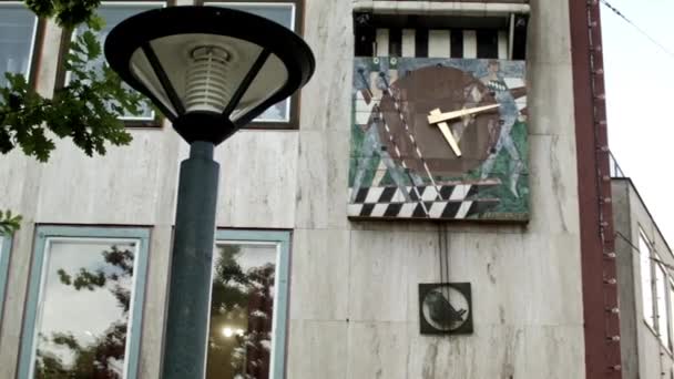 德国街头艺术钟表设计 — 图库视频影像