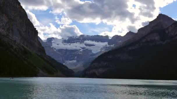 Beau Laps Temps Lac Louise Près Des Montagnes Neige Banff — Video