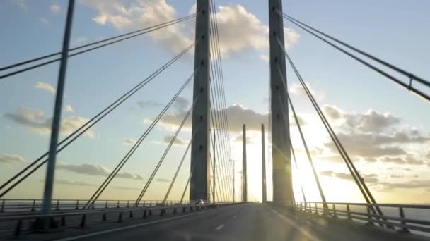 Atravessar Ponte Entre Suécia Dinamarca Durante Hora Ouro — Vídeo de Stock